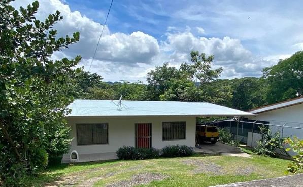 3br/2ba 1377m2 Renovated Barrio Mercedes Home